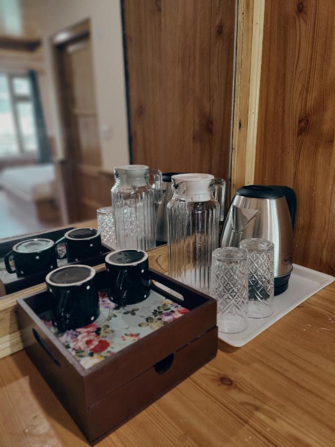 The Woodpecker Inn & Cafe, Jibhi Ngoại thất bức ảnh