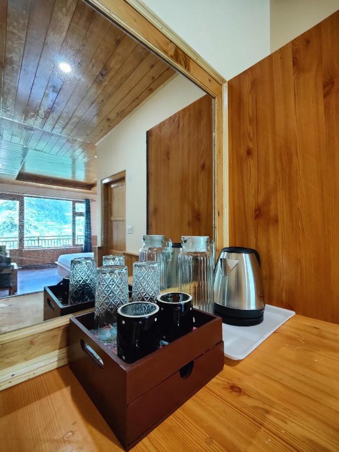 The Woodpecker Inn & Cafe, Jibhi Ngoại thất bức ảnh