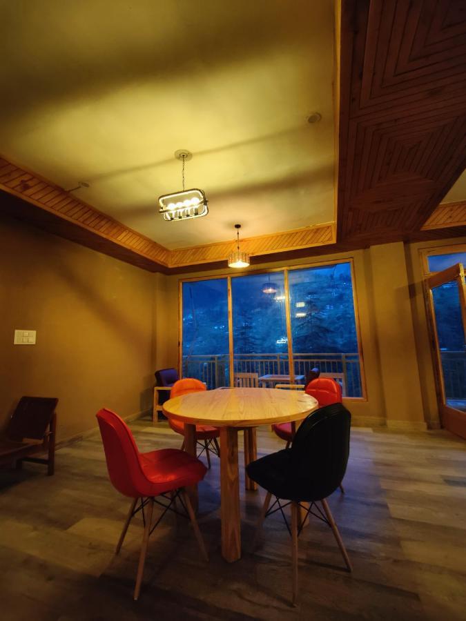 The Woodpecker Inn & Cafe, Jibhi Ngoại thất bức ảnh