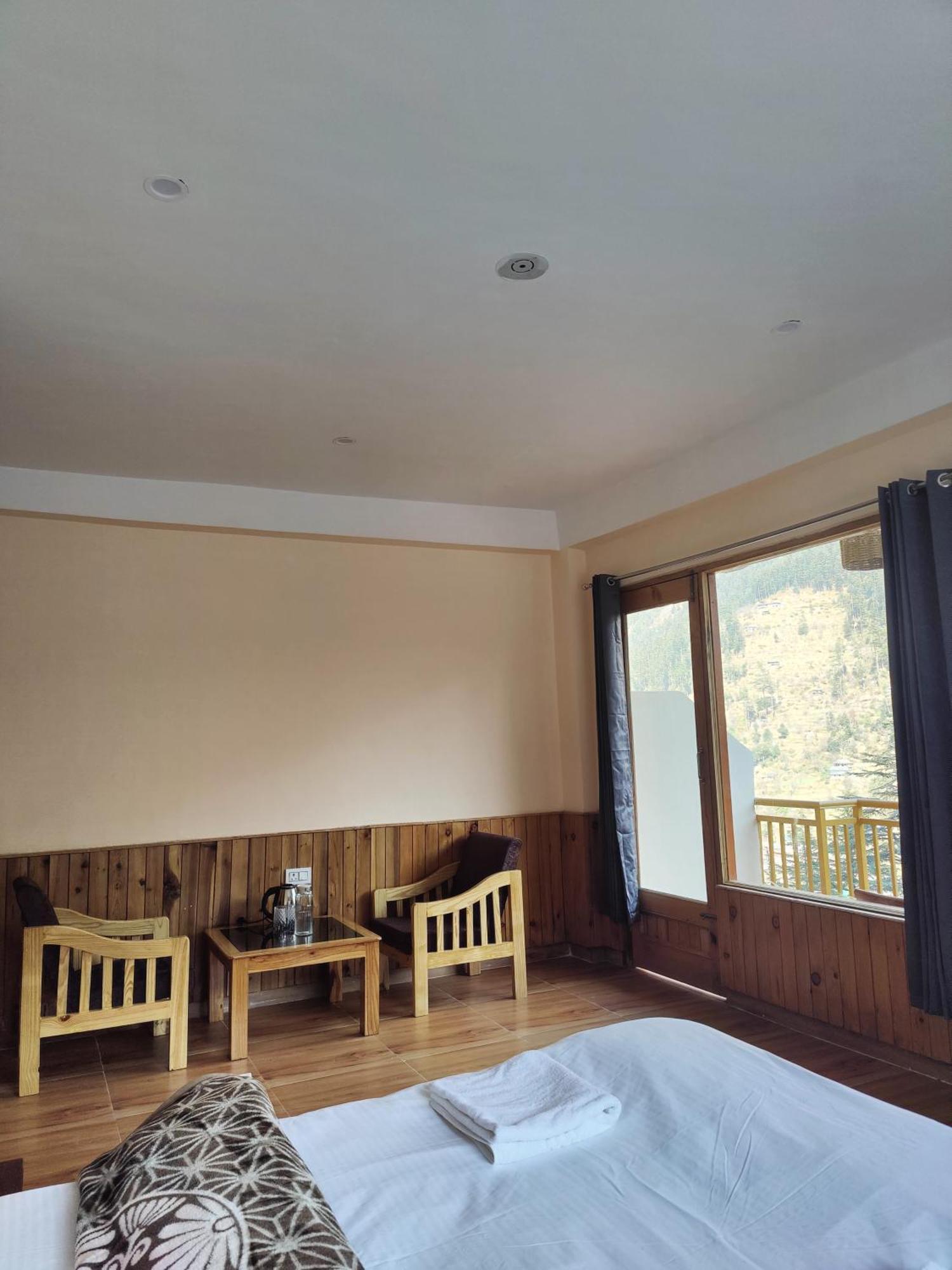 The Woodpecker Inn & Cafe, Jibhi Ngoại thất bức ảnh
