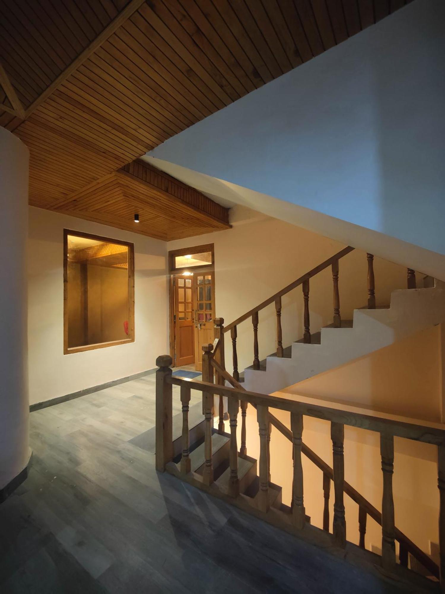 The Woodpecker Inn & Cafe, Jibhi Ngoại thất bức ảnh
