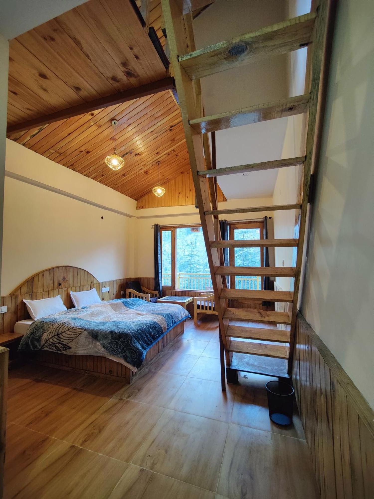 The Woodpecker Inn & Cafe, Jibhi Ngoại thất bức ảnh
