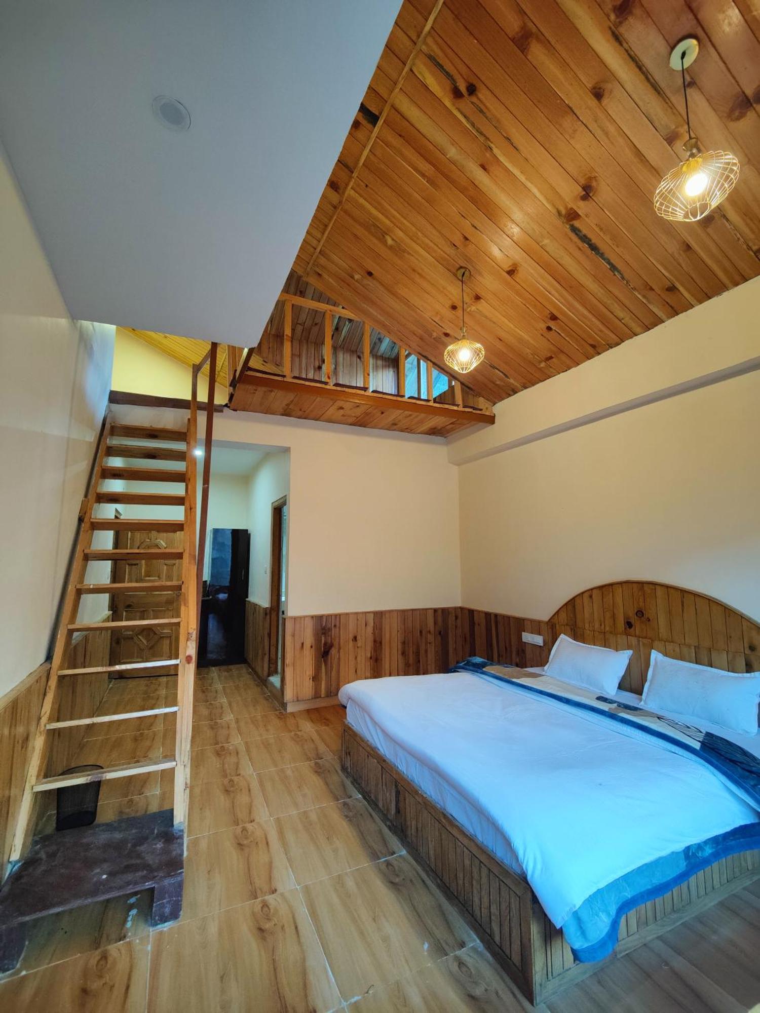The Woodpecker Inn & Cafe, Jibhi Ngoại thất bức ảnh