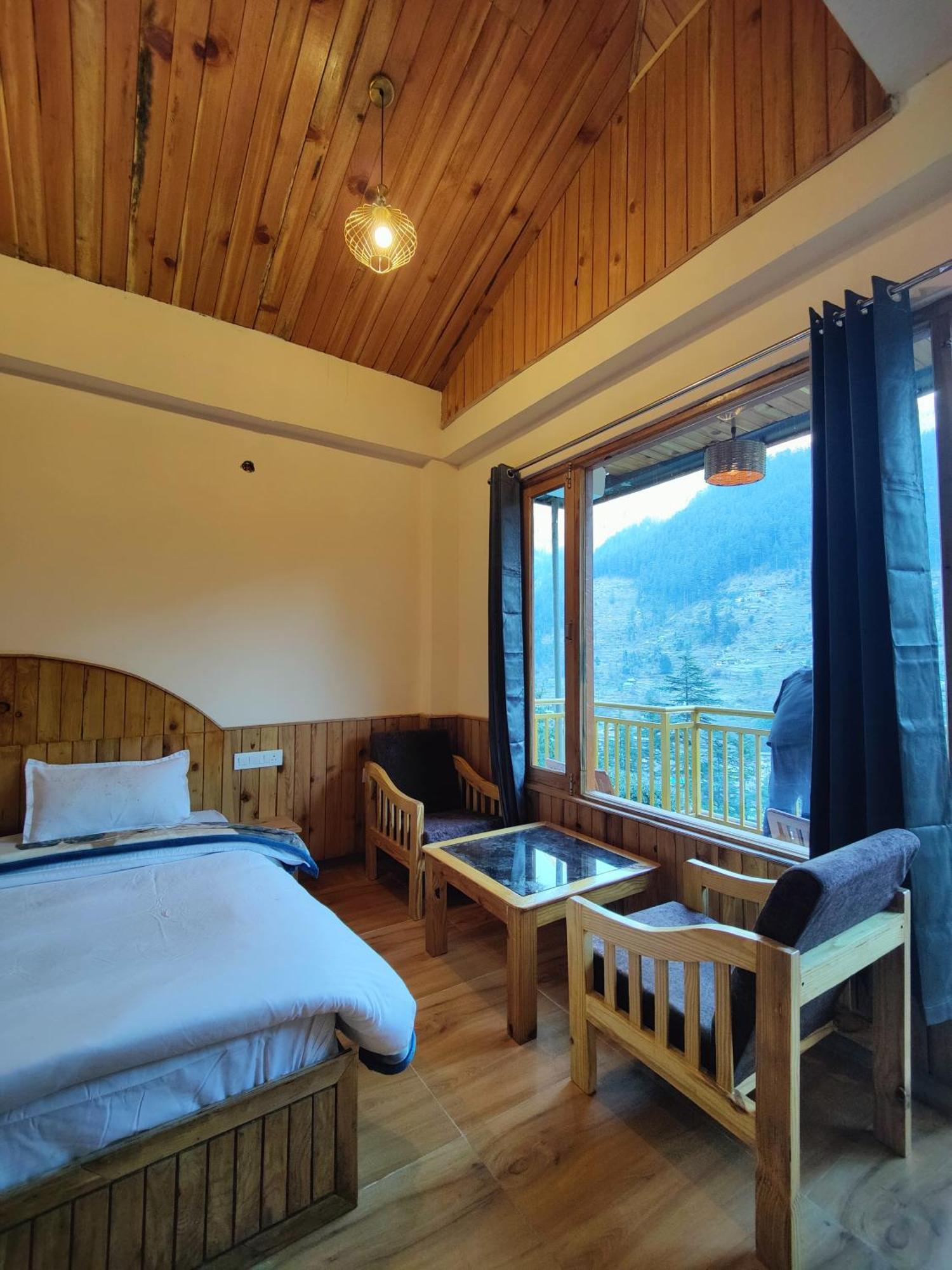 The Woodpecker Inn & Cafe, Jibhi Ngoại thất bức ảnh