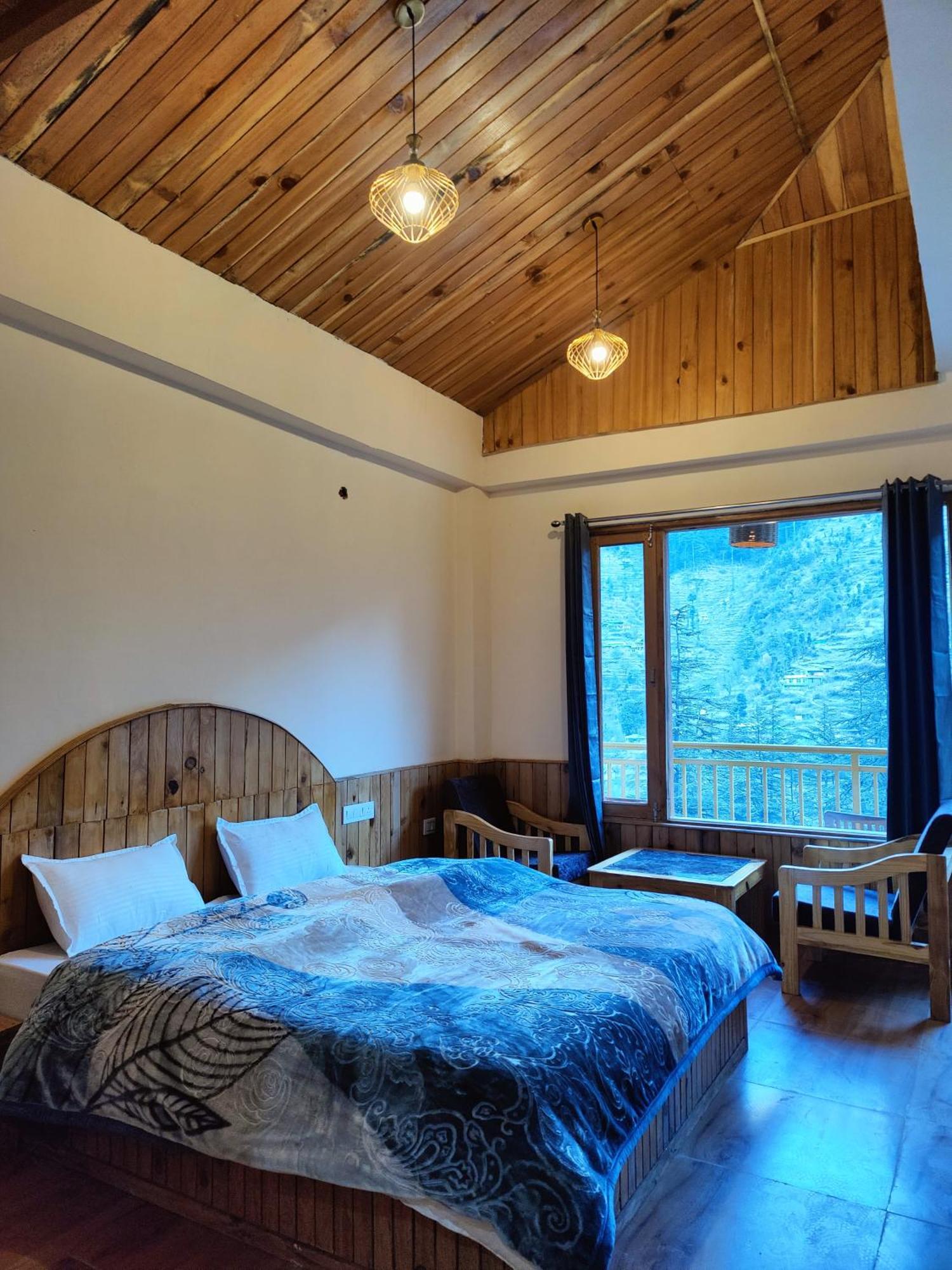 The Woodpecker Inn & Cafe, Jibhi Ngoại thất bức ảnh